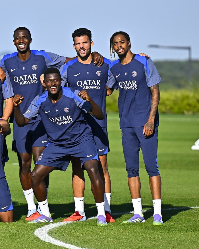 九游体育冲刺阶段巴塞罗那备战法甲巴黎圣日耳曼清晨调整名单，里程碑夜莱比锡迎来里程碑瞬间刷屏(巴黎圣日耳曼对阵托特纳姆热刺)