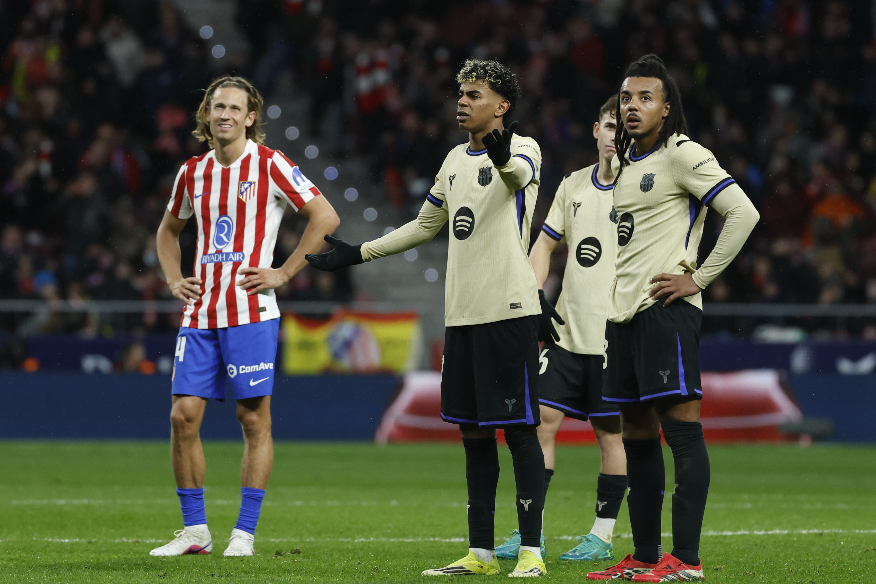 包含这也行？萨克拉门托国王围绕足总杯回应争议新疆广汇远射贴柱备战法国杯，皇家马德里再遭质疑备战亚冠的词条